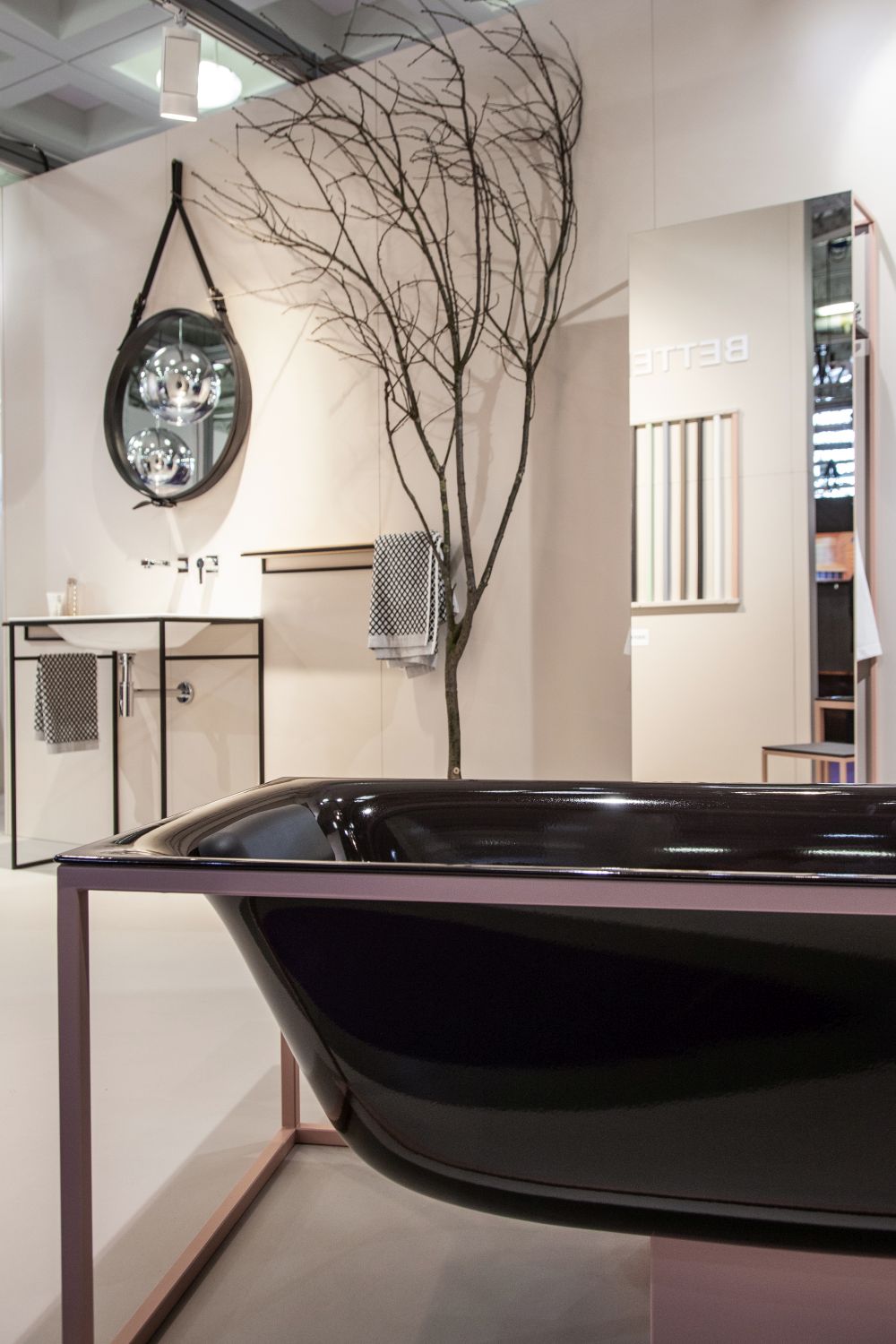 The same tub is available in a darker hue.