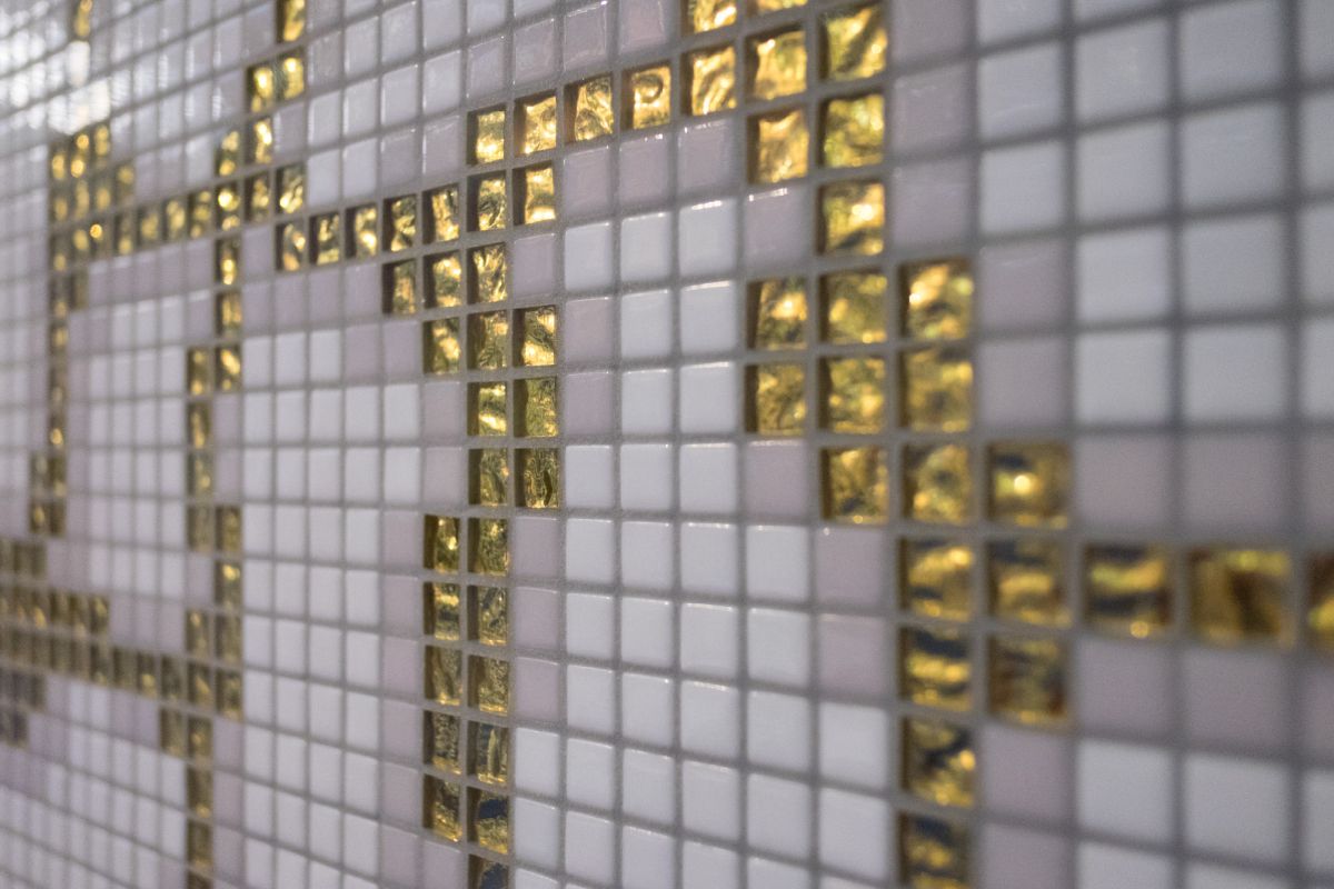 Bisazza bathroom mosaic tiles with gold and white