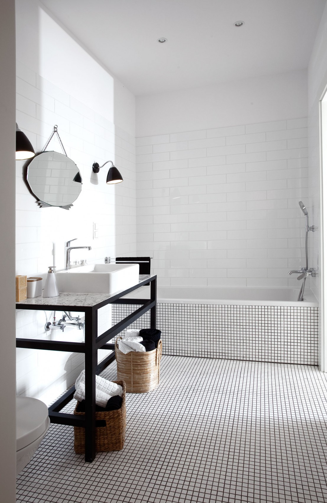 Black and white bathroom design - Ethnical Minimalism by KW Studio Design