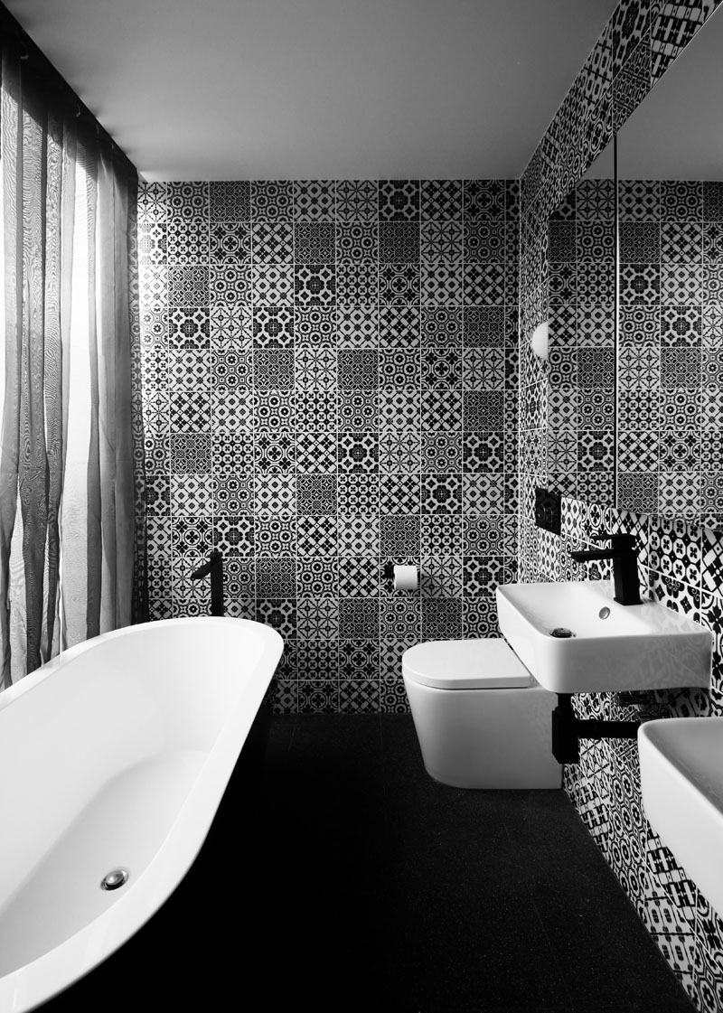 Black and white patchwork tiles bathroom design