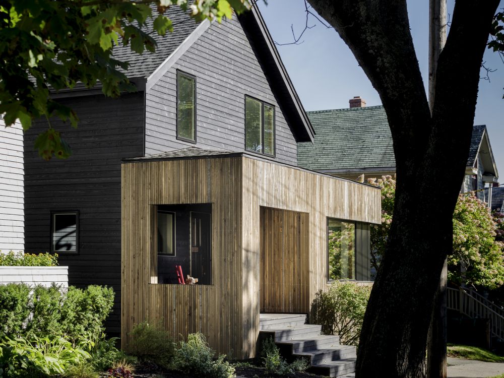 Black exterior Elm House - Canada Entrance