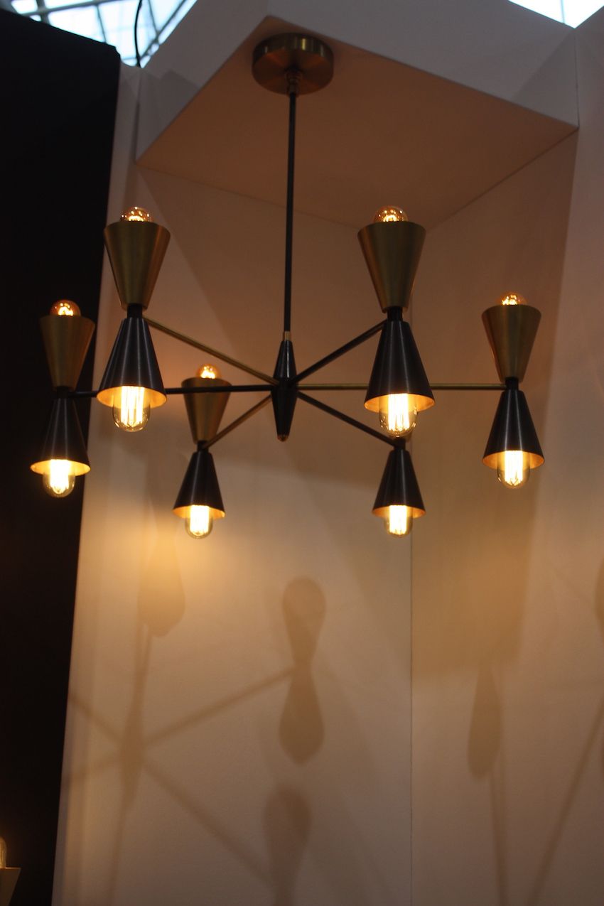 Black lightmaker ceiling