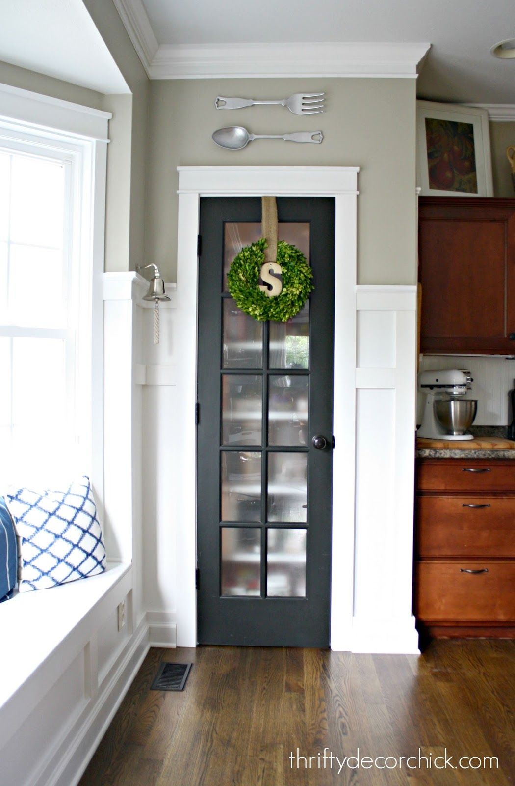 Create cohesion with a frosted glass door