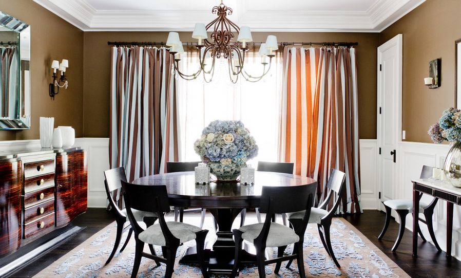 Black round dining table