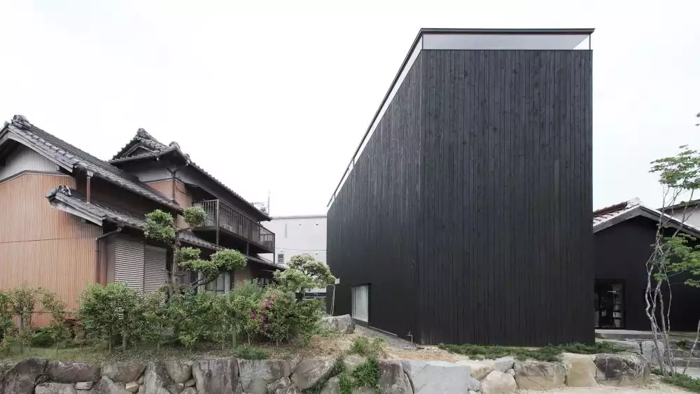 Black wood cladding Aichi Prefecture house