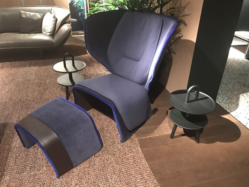 Blue 570 gender chair with ottoman design
