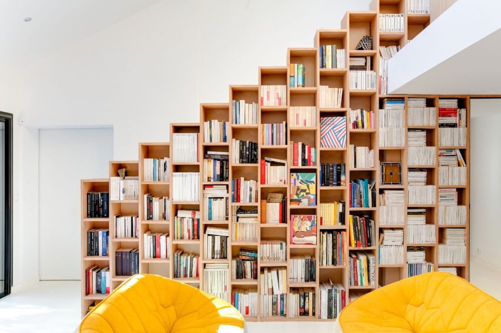 Bookshelf House - staircase wall