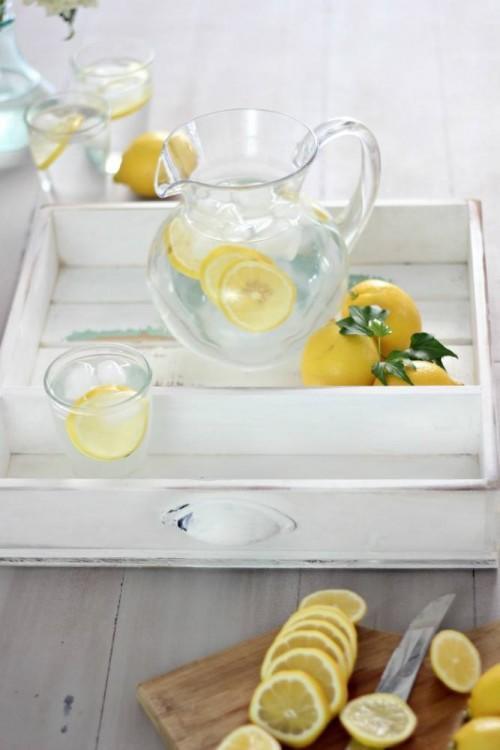 Bright and functional limonade tray