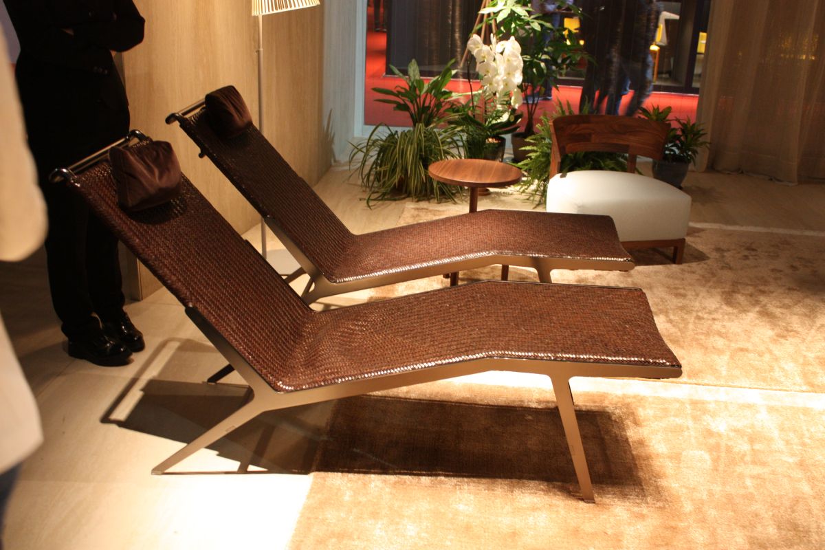 Brown leather lounge chairs design