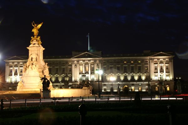 Buckingham Palace night