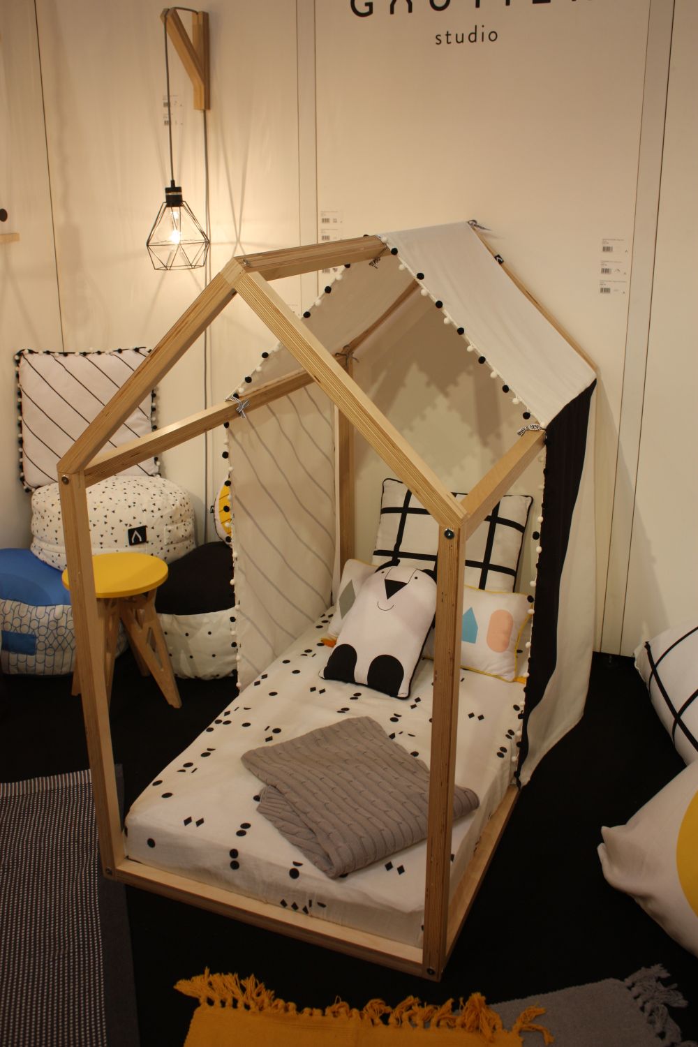 Building a special bed for kids room