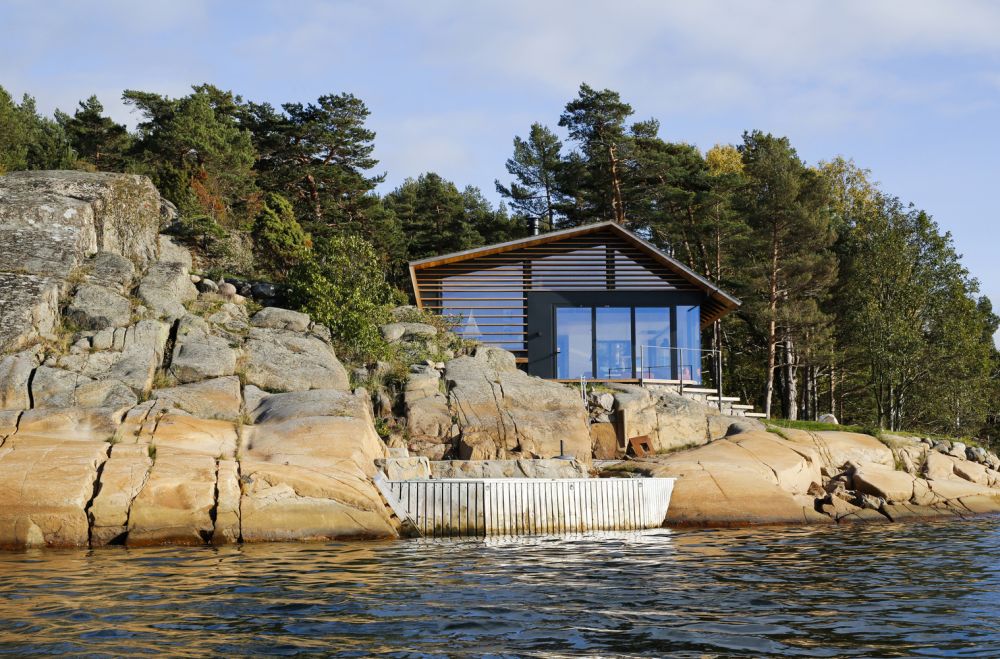 Cabin Østfold Norway by LundSlaatto Architects cliff