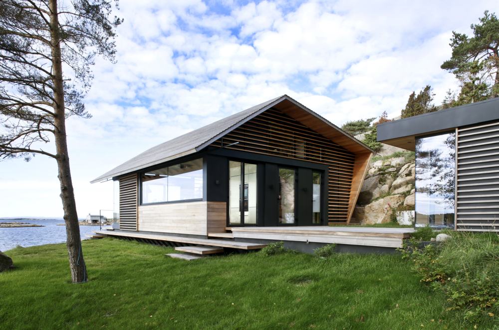 Cabin Ostfold LundSlaatto Architects back entryway