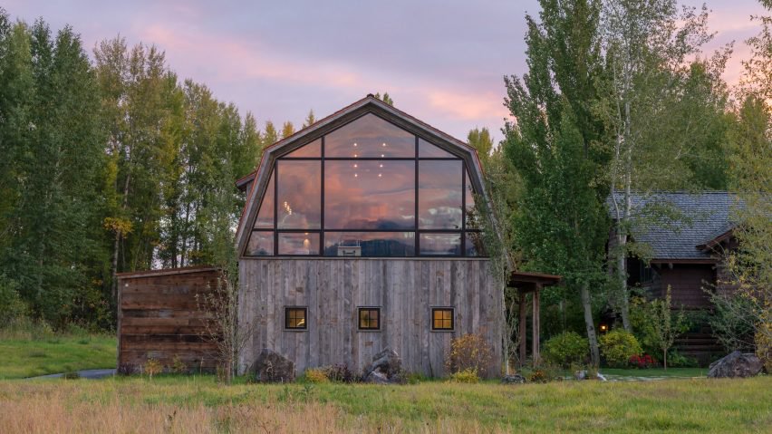 Not everything about this barn is old and weathered, not even when it comes to the exterior design