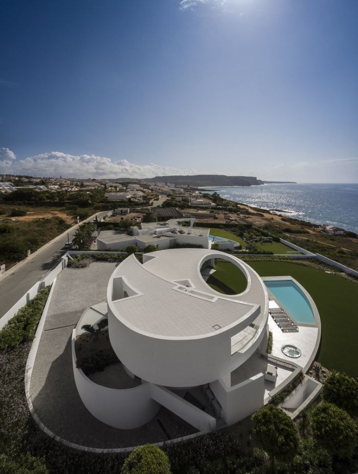 Casa Eliptica by Mario Martins Atelier aerial view