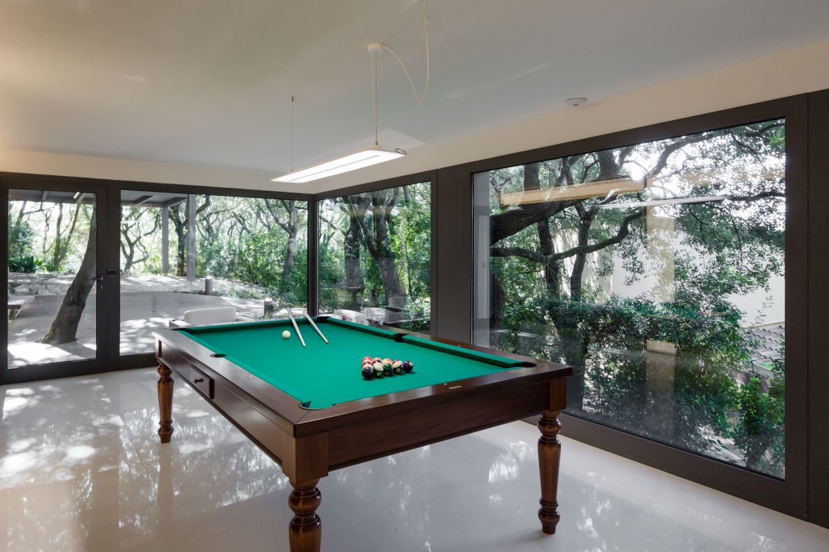 Casa nel Bosco pool table centered view