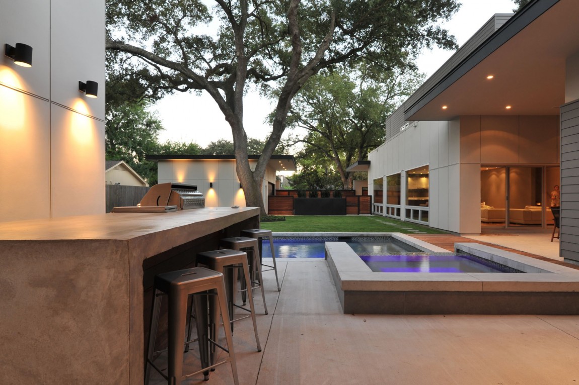 Outdoor kitchen and pool combo