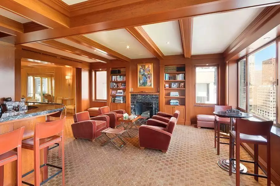 Central Park Luxury Apartment - wood ceiling