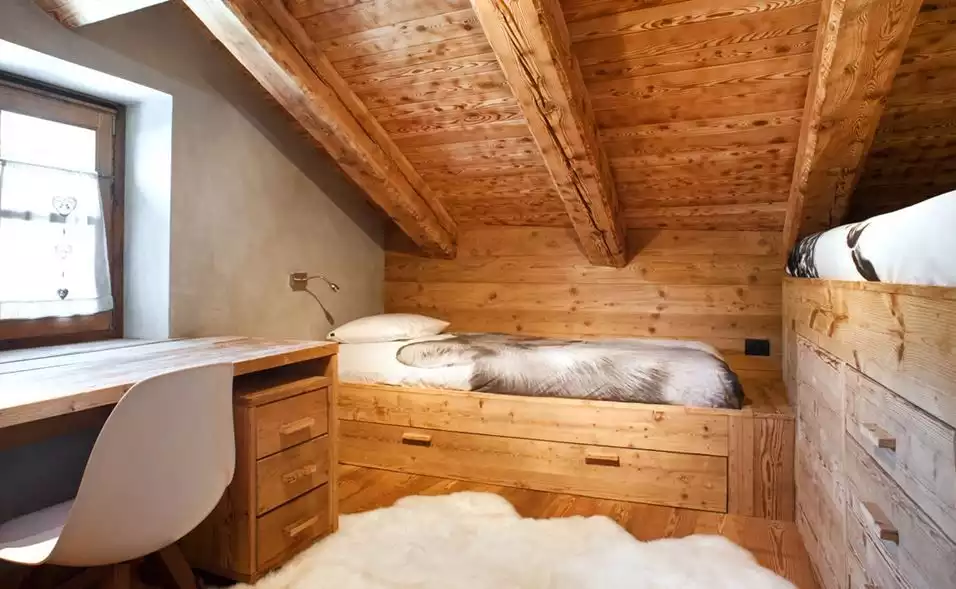 Chalet mansard small bedroom