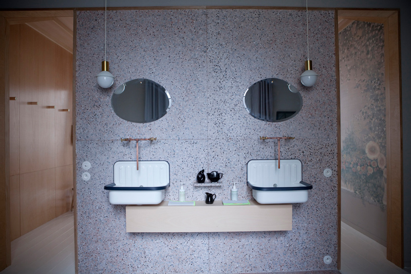 Chez Marie-Sixtine double bathroom vanity