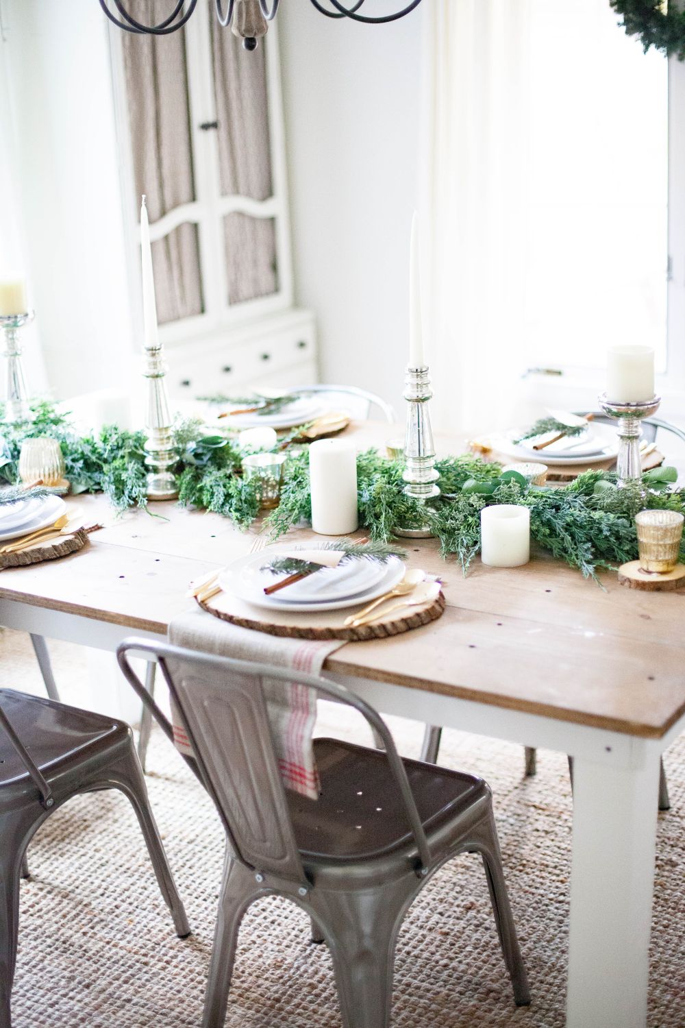 Christmas Table decor With Farmhouse Accents