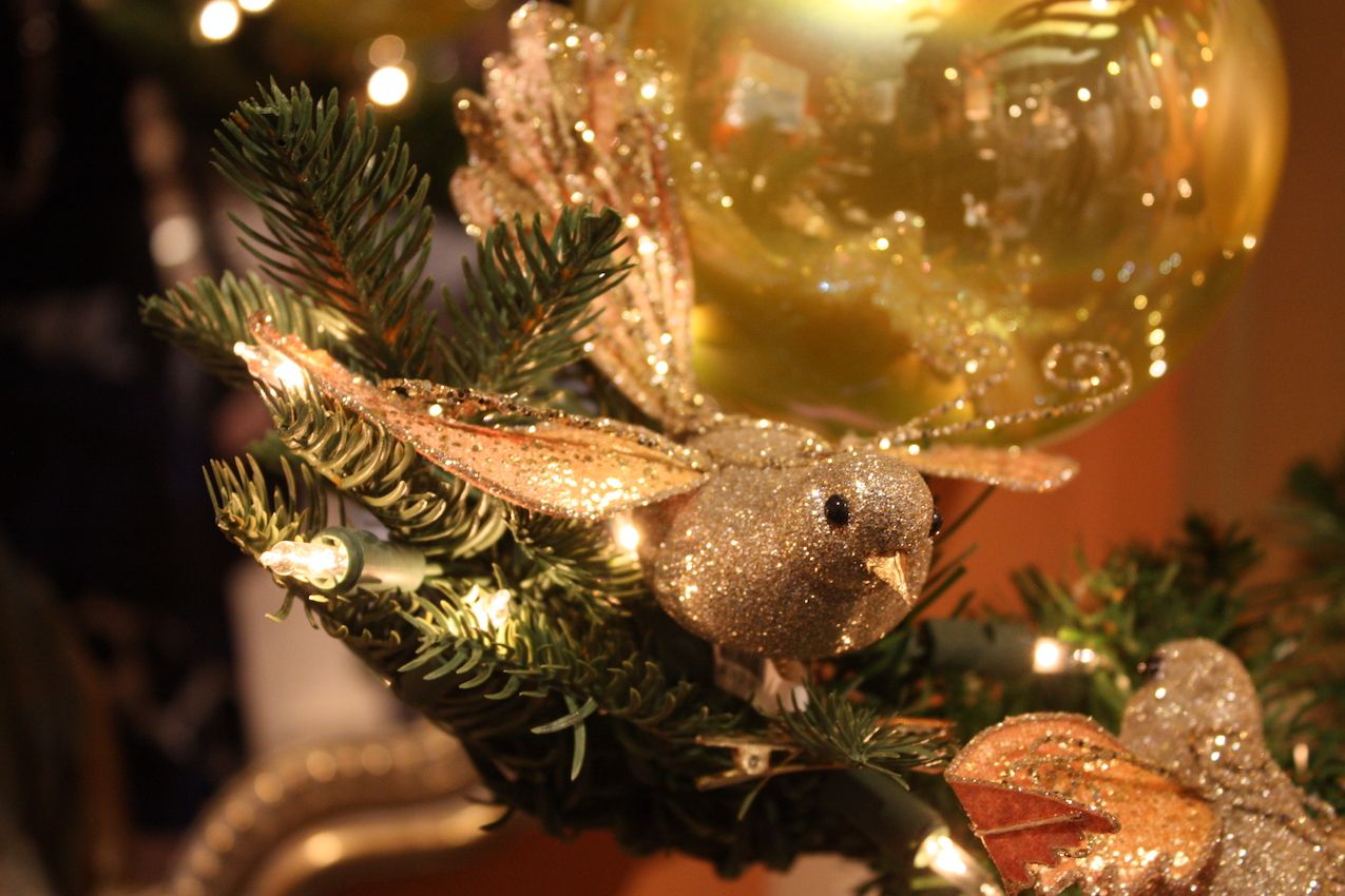 Little golden birds tucked among the branches are a sparkly addition.