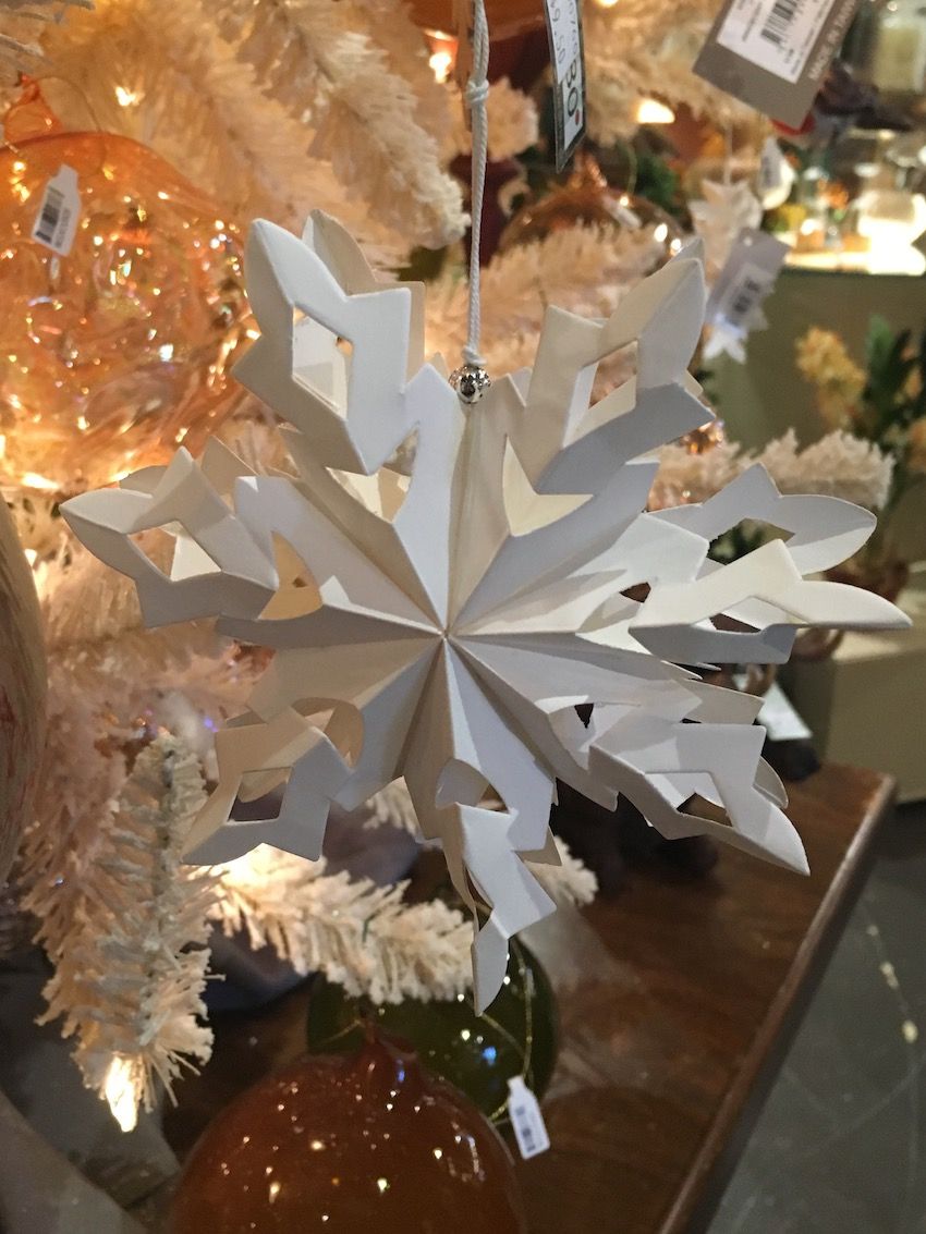 White matte ceramic snowflakes add a wintery element but not too much shine.