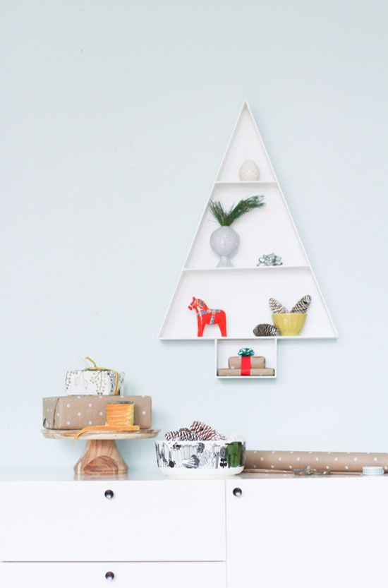 Christmas holiday-themed wall shelf