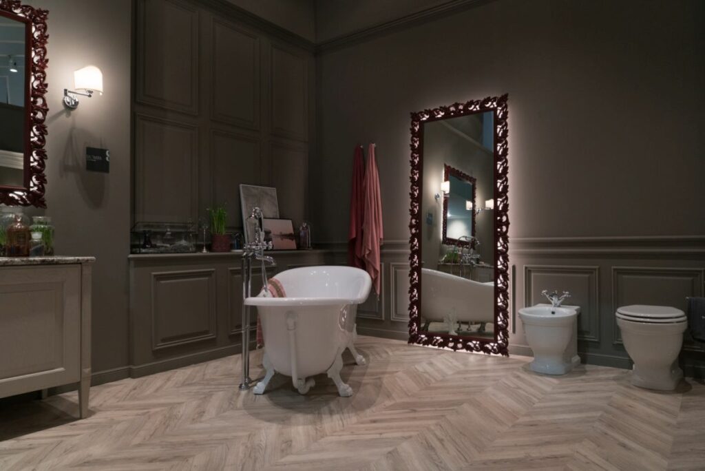 Clawfoot tub with a luxury touch 1024x684