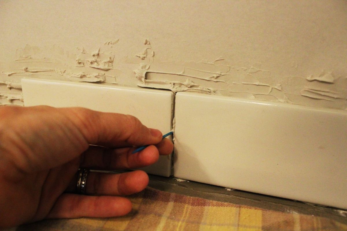 Clean out any mastic between tiles