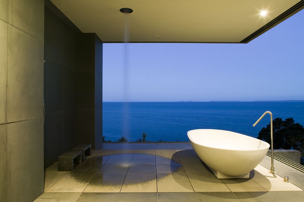 Cliff House Outdoor shower design by Fearon Hay Architects