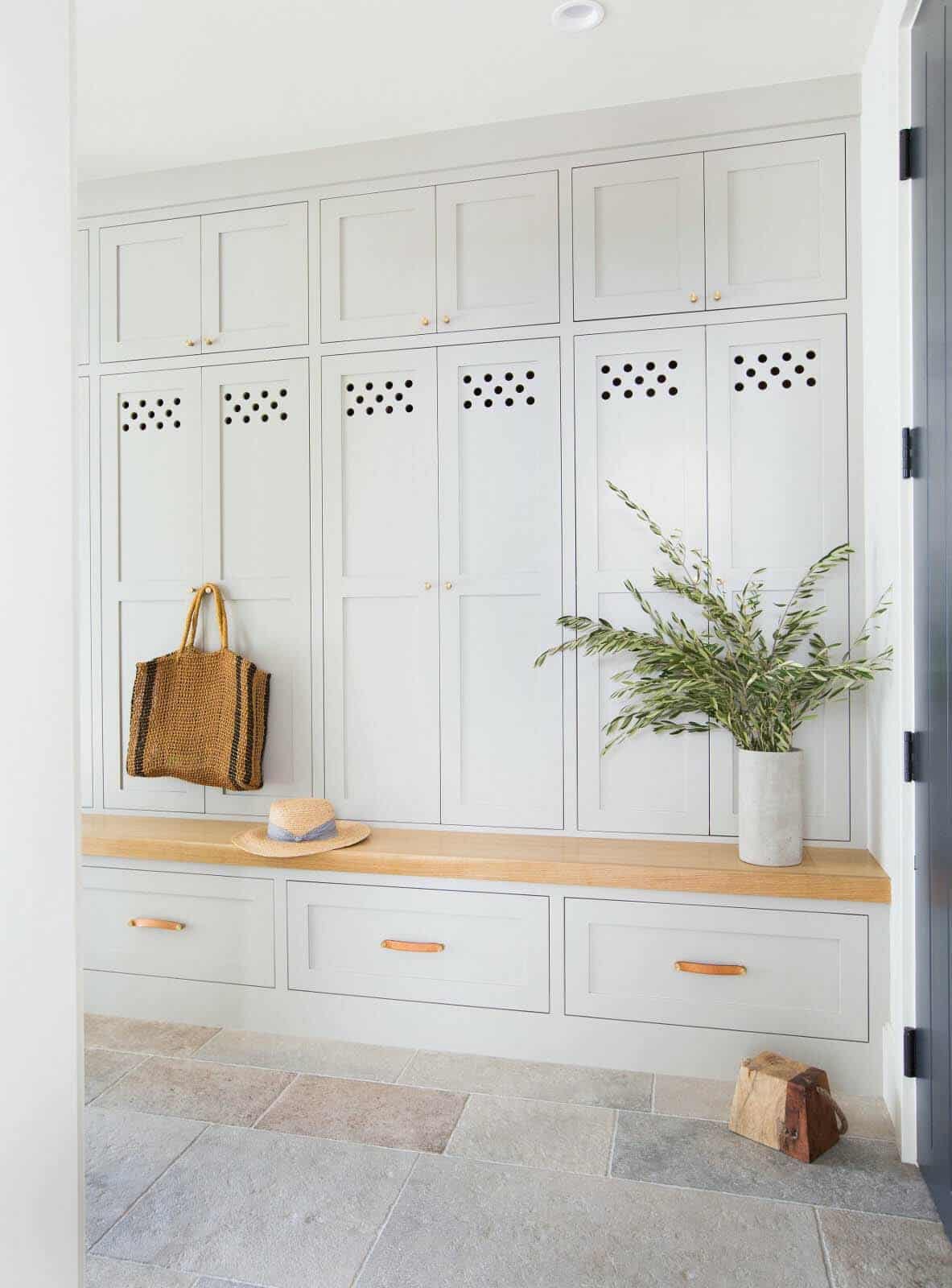 Coastal chic mudroom