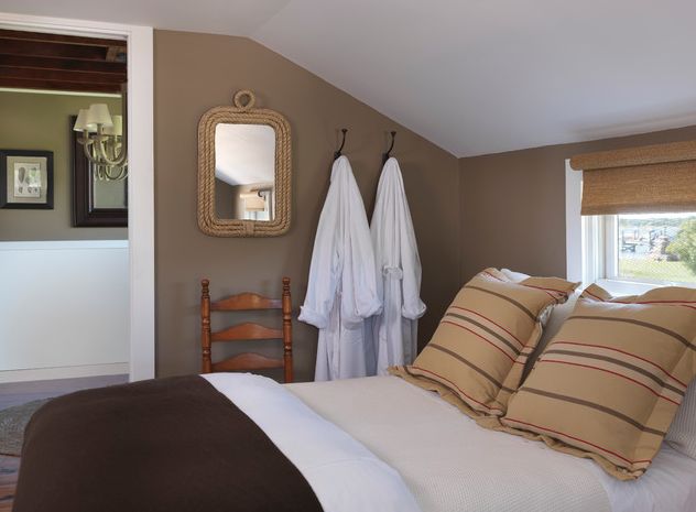 Coastal cottage guest bedroom