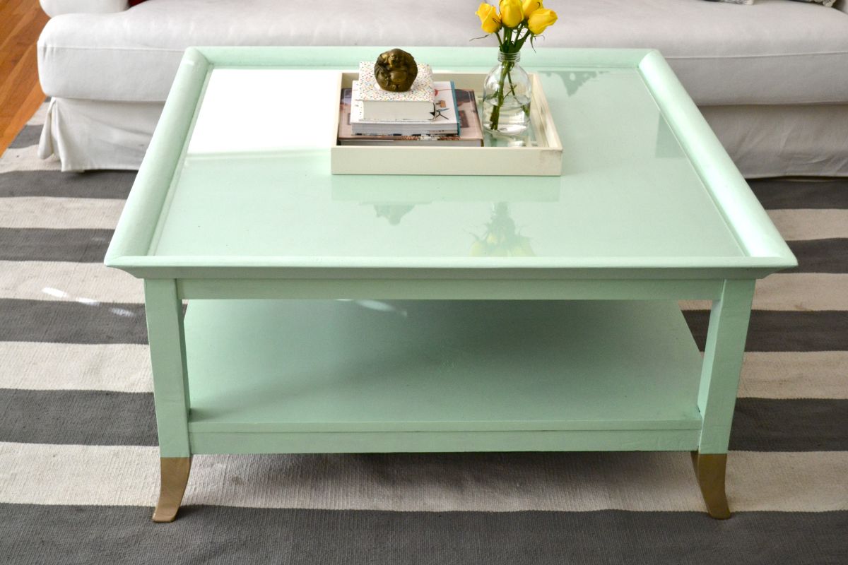 Coffee table in mint