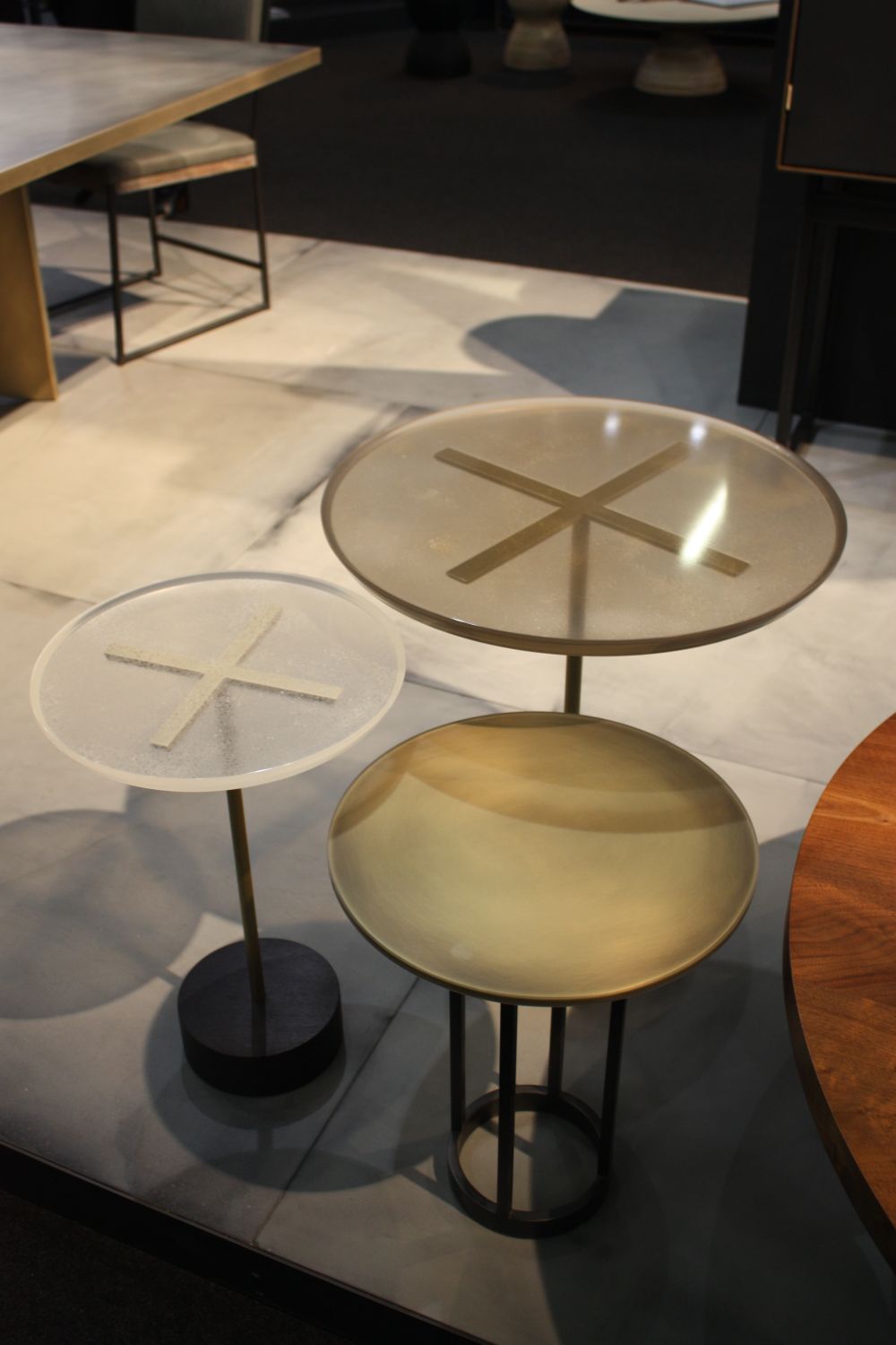 X marka the spot - in this case the center of the table's glass top