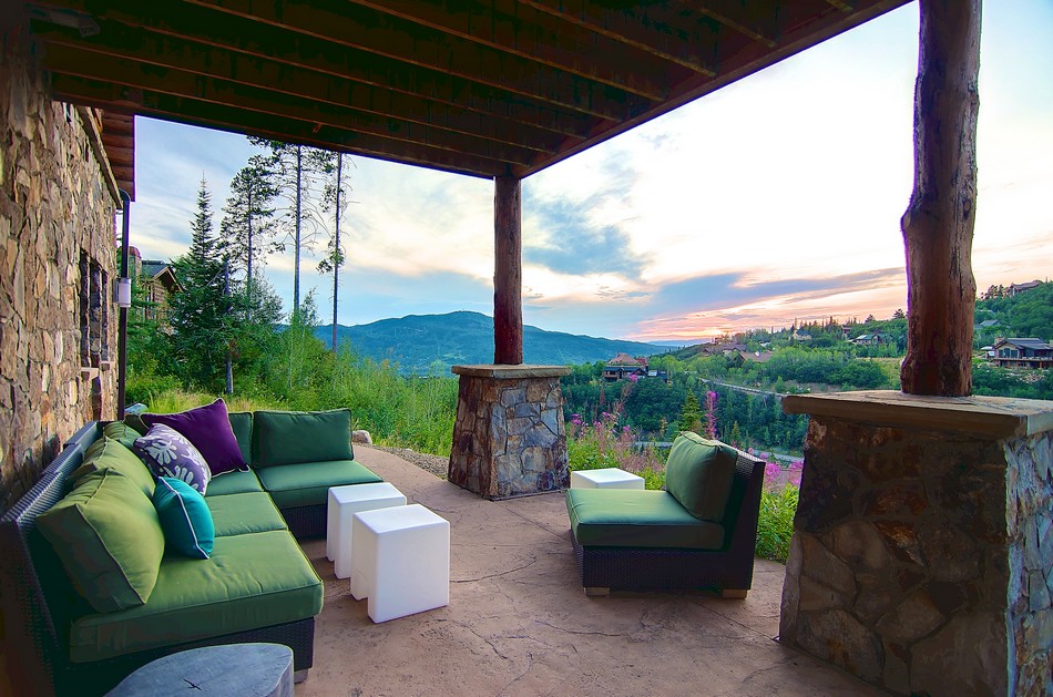 Colorado-log-cabin-patio