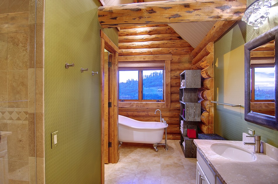 Colorado-log-cabin-teen-bedroom-freestanding-tub