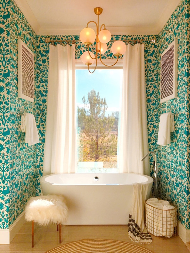 Colorful floral bathroom walllpaper