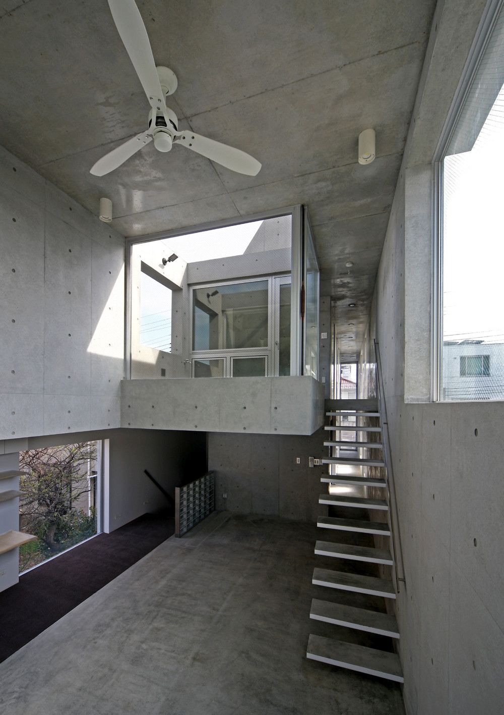 Concrete House in Minamikarasuyama Floating Stairs