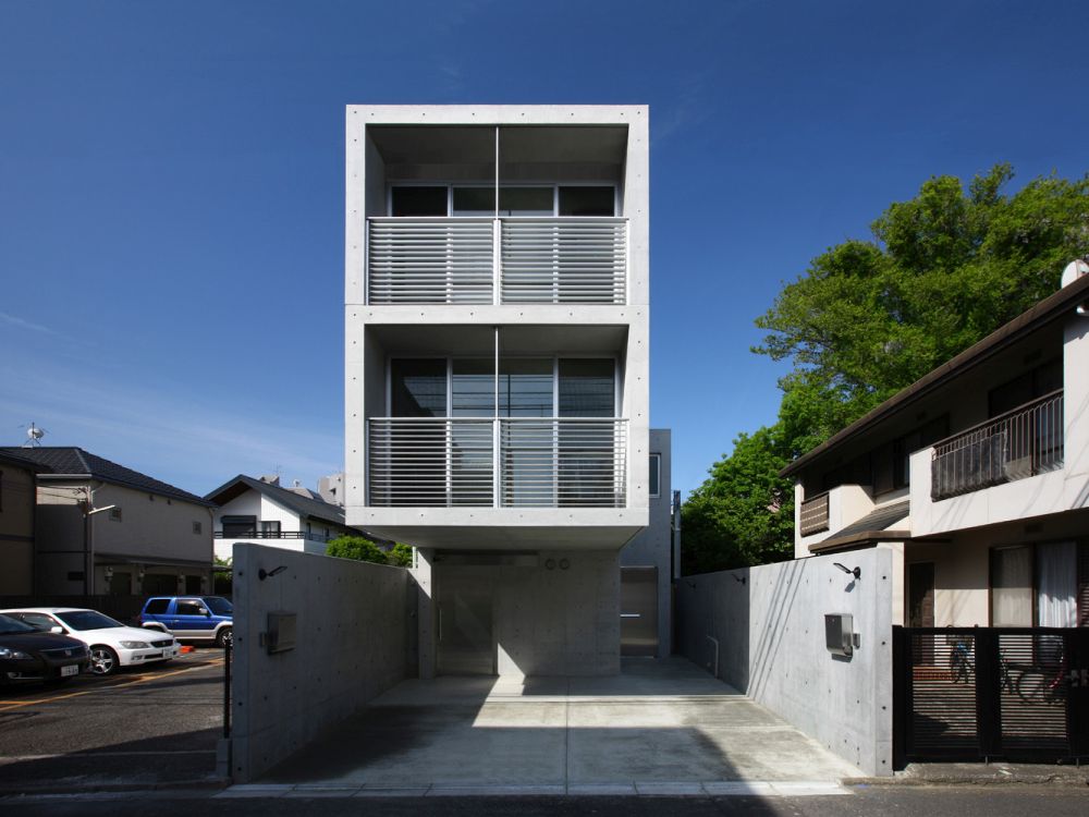 Concrete House in Minamikarasuyama- tiny space