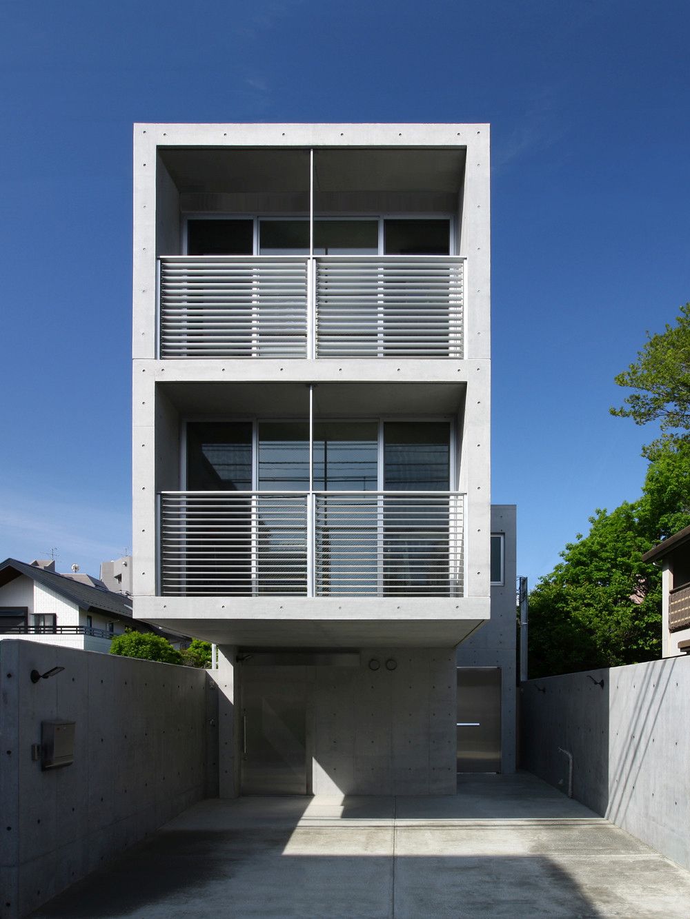 Concrete House in Minamikarasuyama