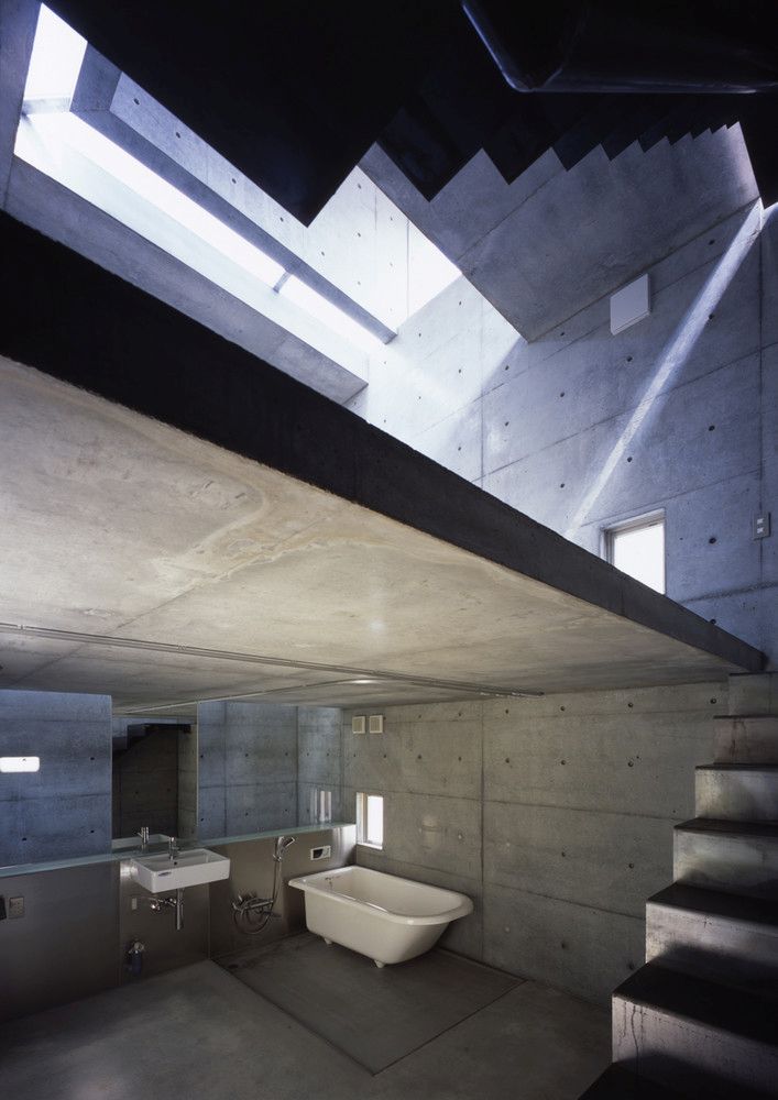 Concrete house in Japan by Atelier TekutoBath