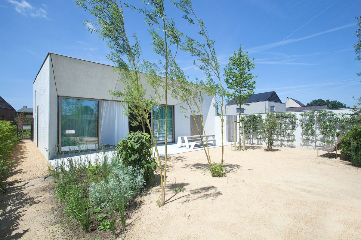 Concrete rural house by Clauwers Simon Backyard