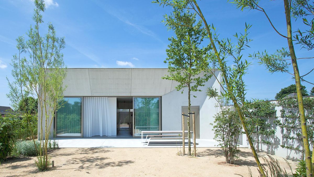 Concrete rural house by Clauwers Simon