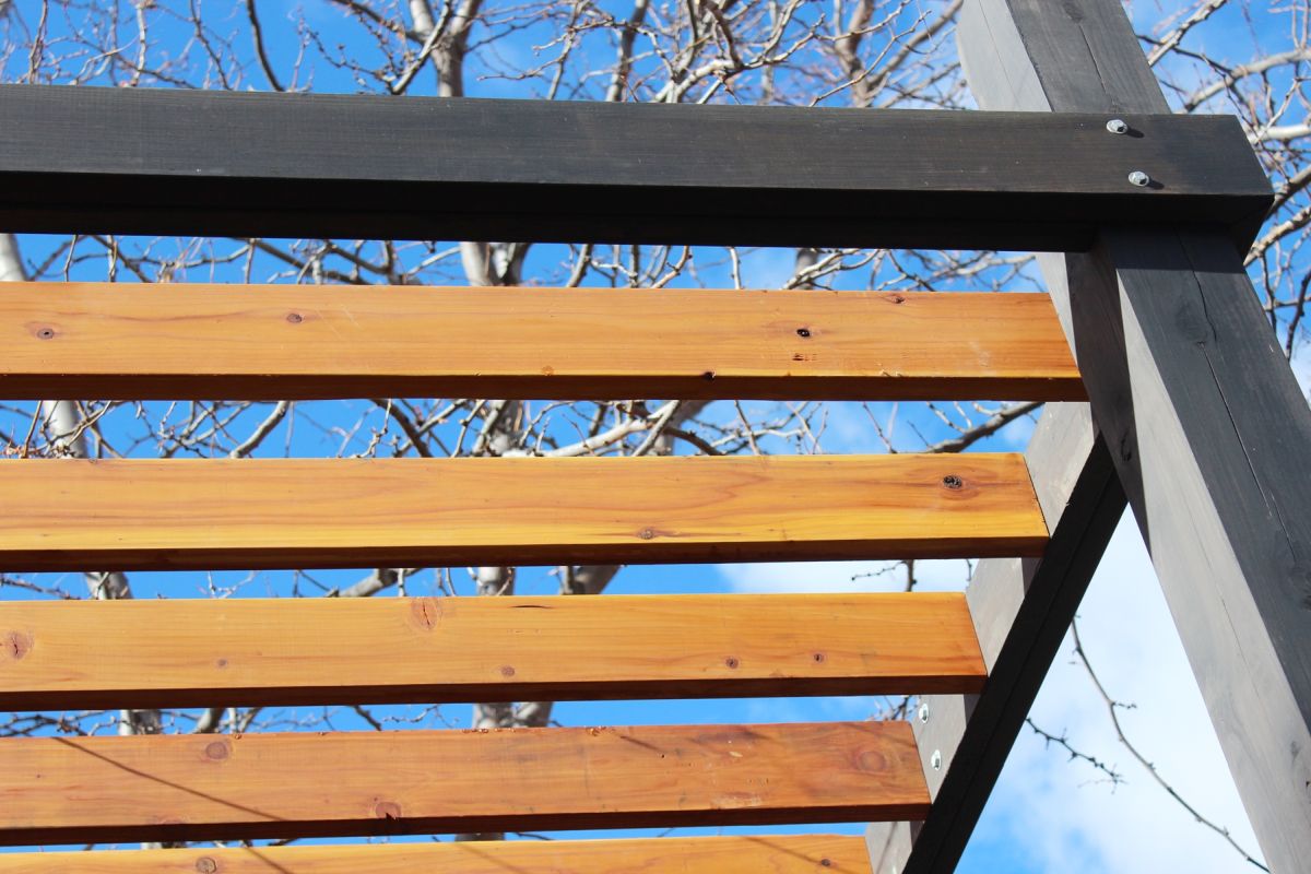 How to Install Modern Pergola Rafters Without Brackets - construction