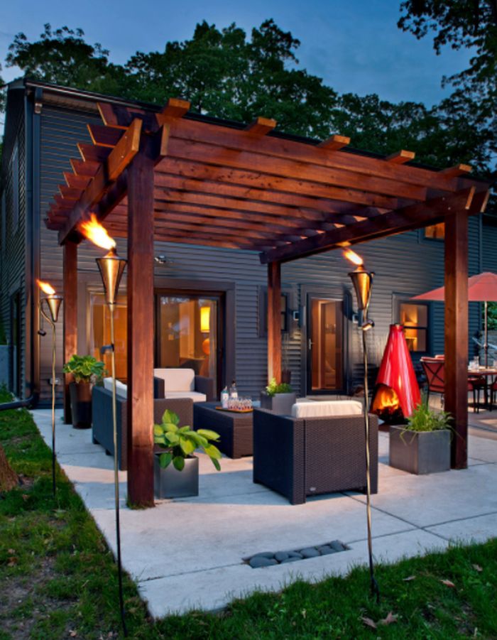 Contemporary Patio in Milwaukee