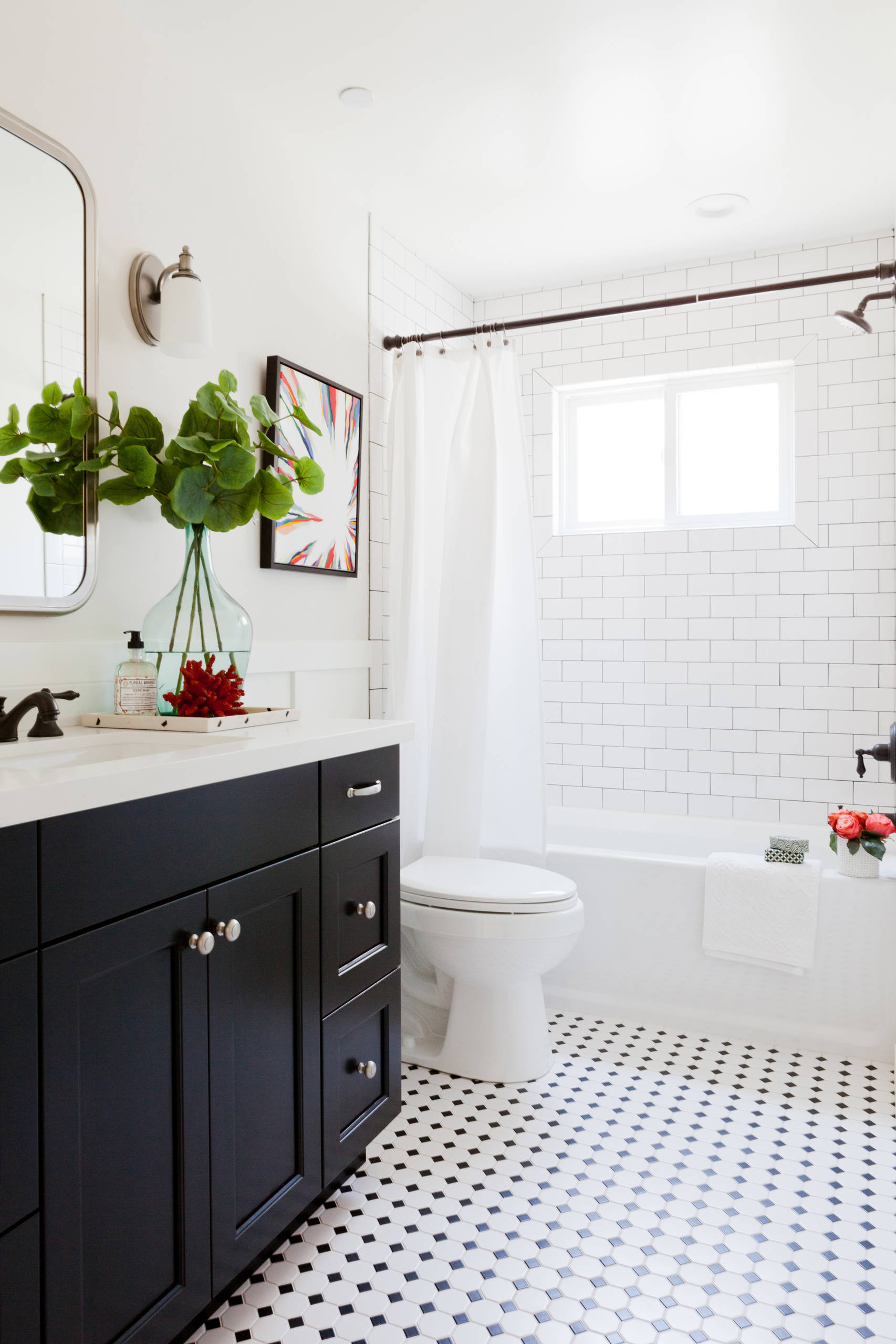 Contemporary bathroom classic tile floor