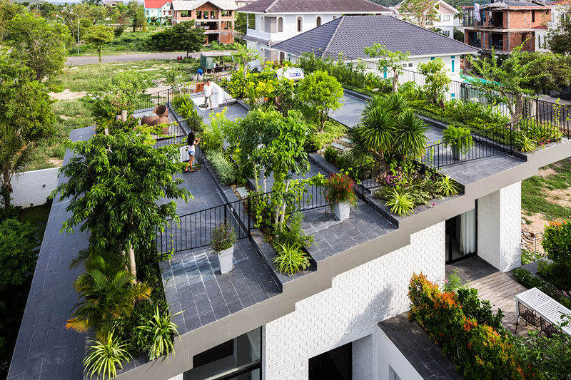 Contemporary house with rooftop terraced garden