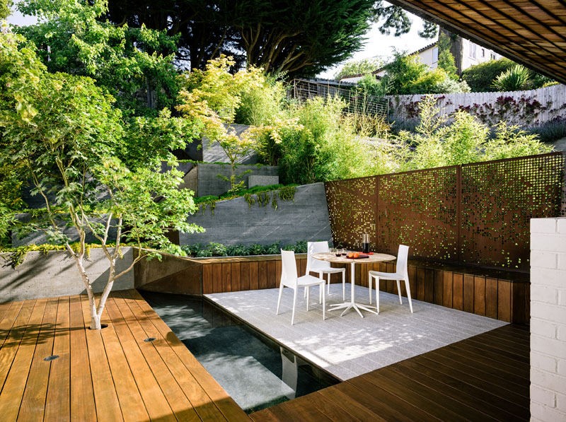 Contemporary urban garden in Californa house by Mary Barensfeld Architecture - deck