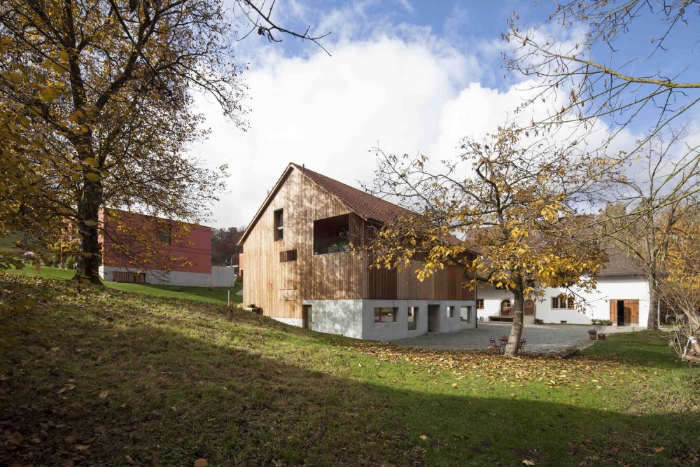 Conversion Mill Barn Switzerland Beck Oser Architekten green landscape